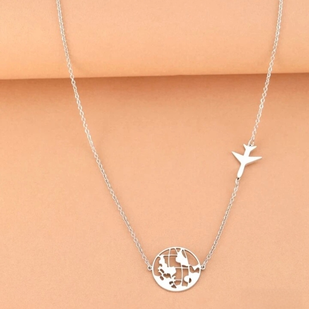 ‼️NEW IN‼️Elegant Silver Globe Pendant Necklace
